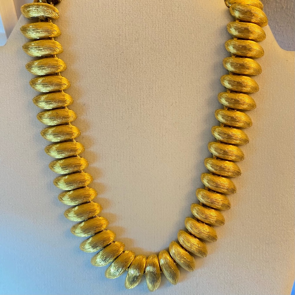 Vintage to Now - Gold Runway Collar Necklace Large Link EUC - Picture 10 of 12